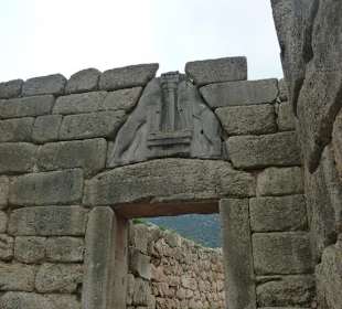 Löwentor und Zyklopenmauer