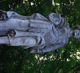 Linke Säule Eingang