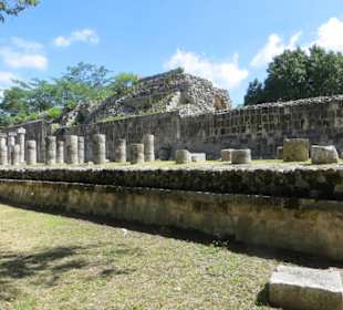 Spaziergang auf dem Ruinengelände