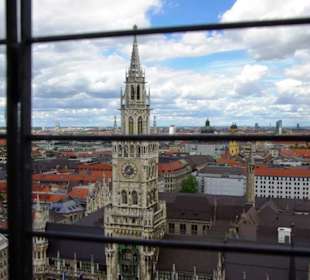 Zum Rathaus hin
