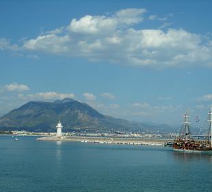 Pohled z lodě na přístaviště