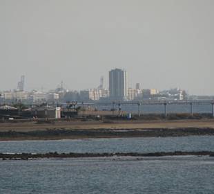 Lichtsignalanlage am Strand und Arrecife 