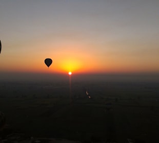 Sonnenaufgang über dem Nil / Tal der Könige