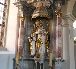 St. Anna: eine kleine Kirche in einem kleinen Dorf