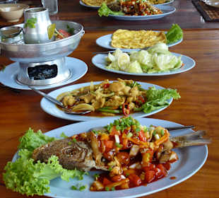 Essen im Seezigeunerdorf