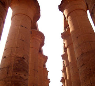 Säulengang im Luxor Tempel