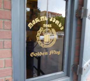 Golden Mug - Hinweistafel