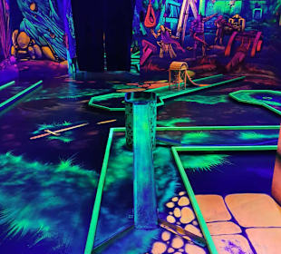 GlowZone 4D Schwarzlicht Minigolf