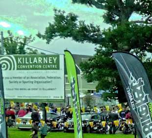 Blick aus dem fahrenden Reisebus auf das Bikefest