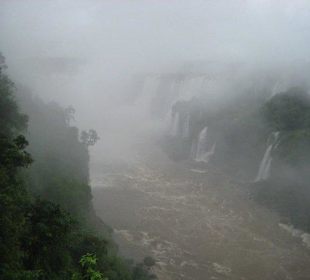 Die Wasserfälle, von Brasilien aus gesehen