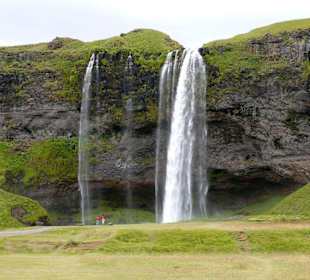 Cascata di Seljalandsfoss 