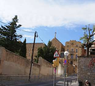 Außenansicht vom Weg zu Guell