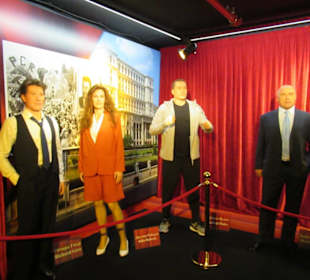 Wachsfigurenkabinett, neben Retro Museum