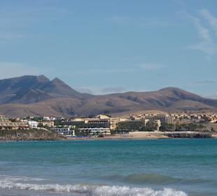 Strand rechts vom Hotel