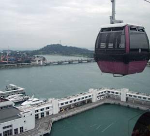 Fahrt mit der Seilbahn zur Insel Sentosa