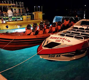 Boote im Hafen in der Stadt Krk