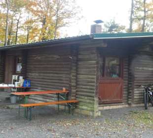 Pause bei der Dr.-Krahmer-Hütte (Schwedenschanze)
