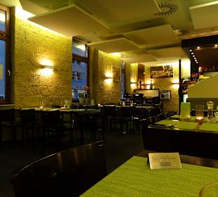 Blick in den abendlichen Gastraum des Gargano