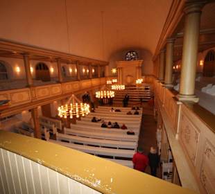 Blick von der Empore in das Kirchenschiff