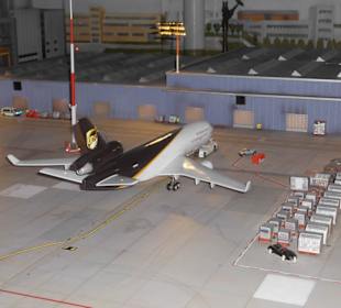 Am Flughafen, UPS Flieger
