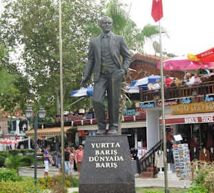 Denkmal von Atatürk