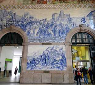 Die Pracht der Azulejos im Bahnhof São Bento