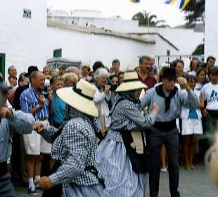 Folklore auf dem Sonntagsmarkt