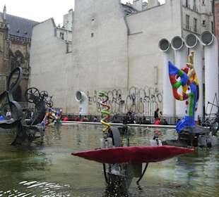 Fontanna przed centrum pompidou