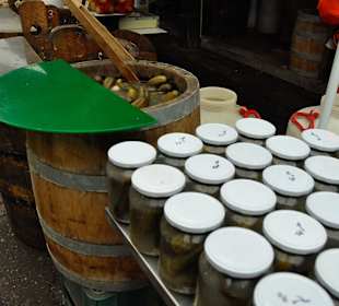 Naschmarkt frische Gurken