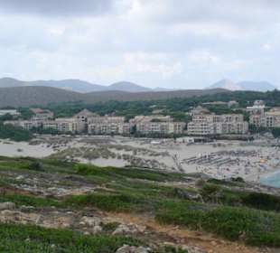 Blick vom Berg auf Cala Mesquida