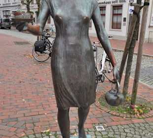 Ansichten der Skulptur Teelke