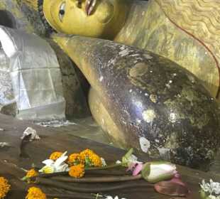 Buddhastatue im Höhlentempel von Dambulla