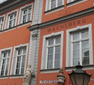 Rechts: das Haus Futterstraße 13 in Erfurt