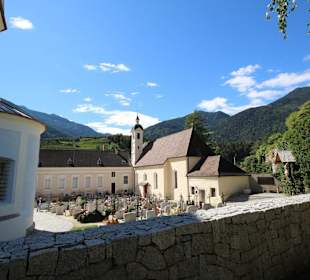 Friedhof und Pfarrkirche