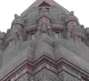 Ritter auf dem Denkmal.