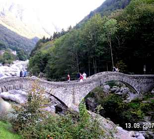 Valle Verzasca Schöne Brücke