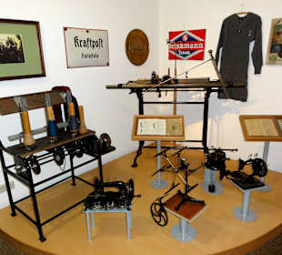 Stoffbearbeitung und Strickkunst