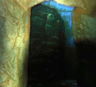 Kleine Höhlen zum Durchtauchen