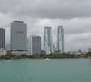 Skyline vom Wasser her