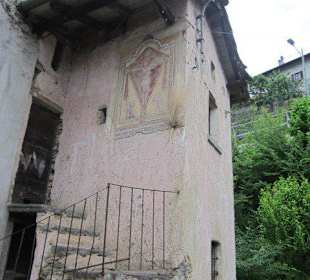 Der wunderschöne Bergort Stazzona