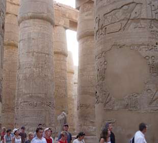 Säulenhalle im Karnak-Tempel