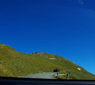 Einige Parkbuchten sind vorhanden