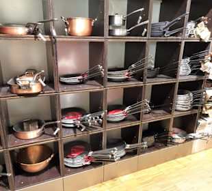 In den Verkaufsräumen des Manufactum Warenhauses