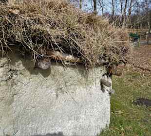 Lehmhütten auf dem Außengelände