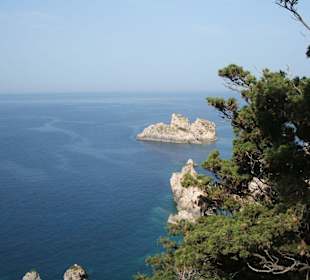 Blick vom Kloster auf Paleokastritsa