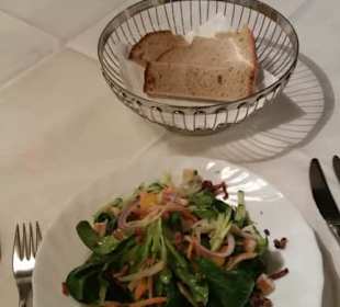 Kleiner Feldsalat mit Speck und Kracherle