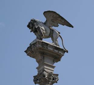 Löwensäule an der Piazza dei Signori