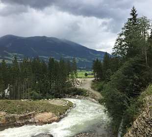 Wandern Wald im Pinzgau