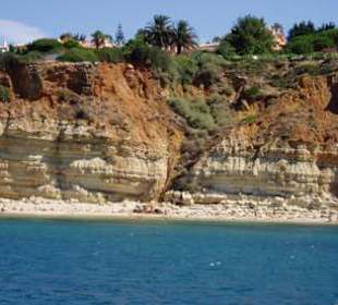 Kleiner Strand bei den Felsgrotten westlich vor Lagos