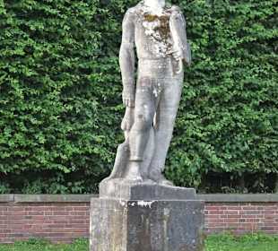Skulpturen an der Wasserachse des Nordparks